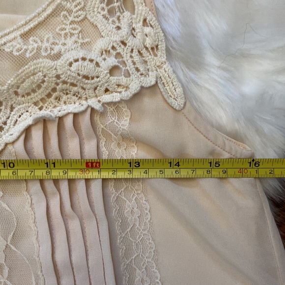 Beautiful nude coloured dress in size S - Picture 6 of 11